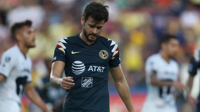 Alejandro Díaz en un partido con América