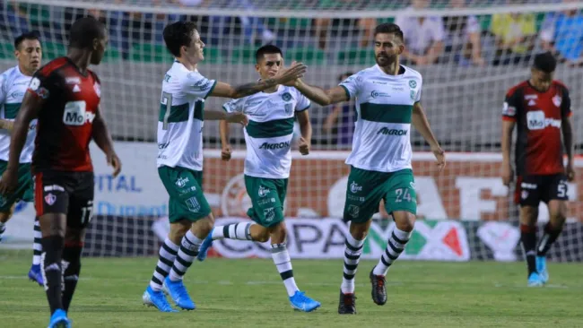 Juan Basulto festeja su gol frente a Atlas en la Copa MX