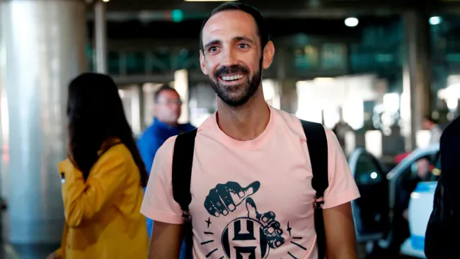 Juanfran, llegando a Brasil para reportar con Sao Paulo
