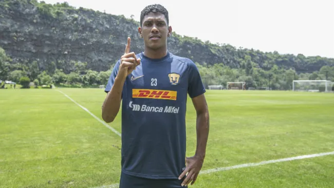 Jeison Angulo posando para la lente de RÉCORD