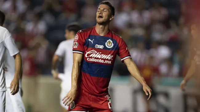 Hiram Mier lamenta una derrota de las Chivas 