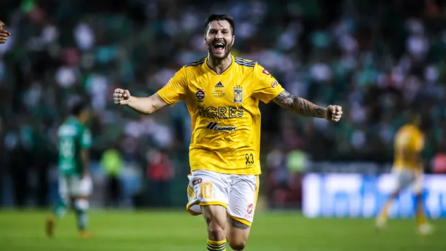 André Gignac celebra una anotación con Tigres