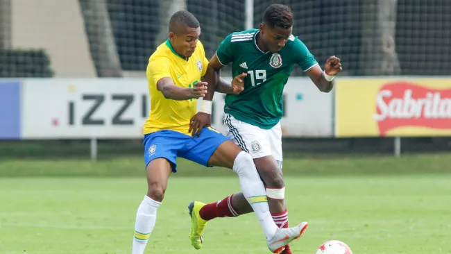 Joao Maleck durante un juego de México y Brasil