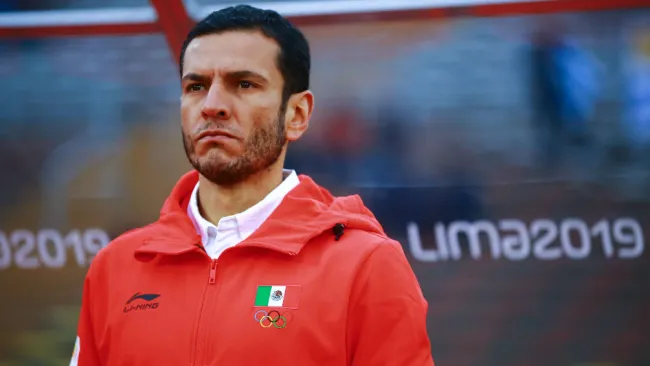 Jaime Lozano durante un juego del Tri Sub 22