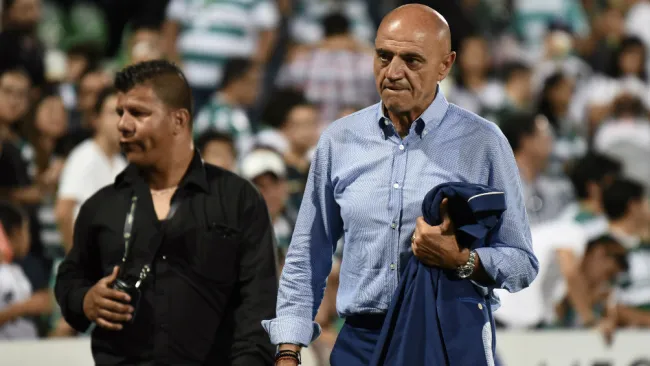 Chelís abandona el terreno de juego molesto tras derrota