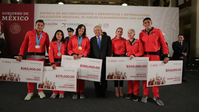 Andrés Manuel López Obrador y los deportistas mexicanos que fueron beneficiados
