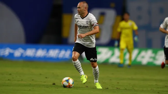 Andrés Iniesta en un partido con el Vissel Kobe