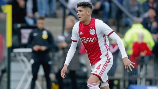 Edson Álvarez, en su primer juego en la Eredivisie con el Ajax
