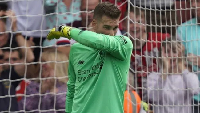 Adrián se lamenta durante el partido