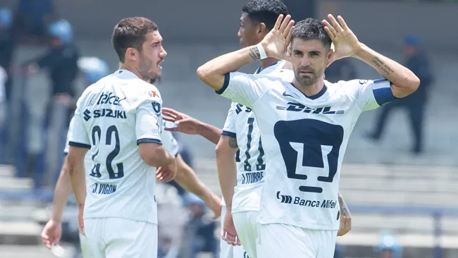 Malcorra festeja su soberbia anotación de tiro libre