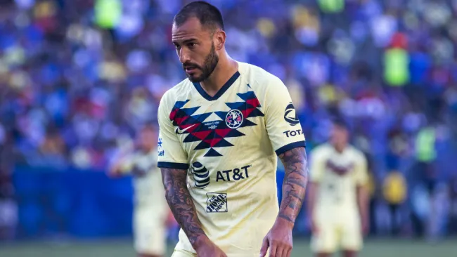Emanuel Aguilera durante un partido del América