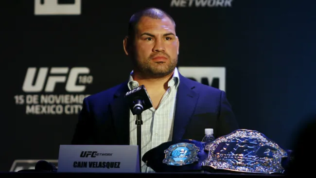 Caín Velásquez durante una conferencia de prensa