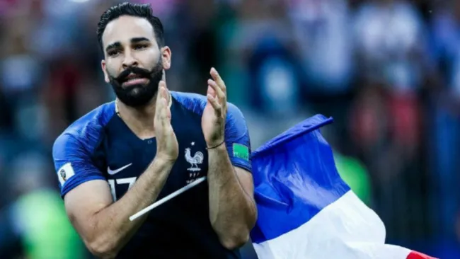 Adil Rami, en un partido con la selección francesa