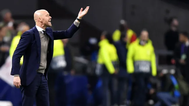 Erick ten Hag, estratega el Ajax dirigiendo ante APOEL