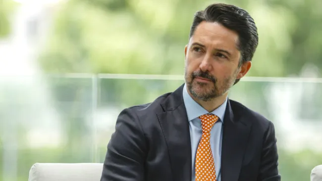 Yon de Luisa durante una conferencia de prensa