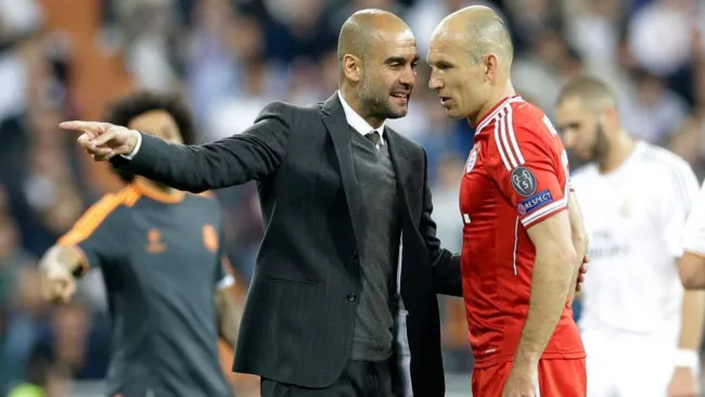 Guardiola da indicaciones a Robben en la Champions 