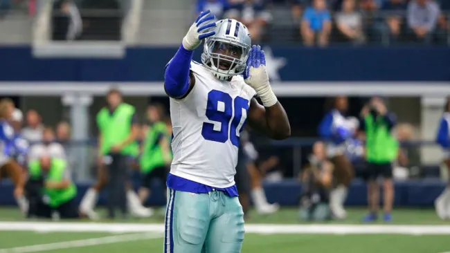 DeMarcus Lawrence en un partido con Cowboys