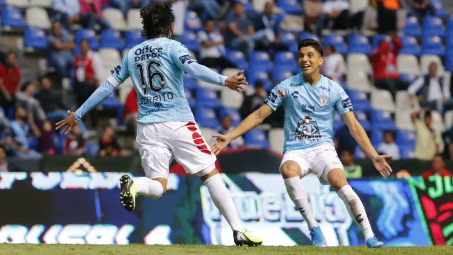 Pachuca festeja triunfo sobre el Puebla