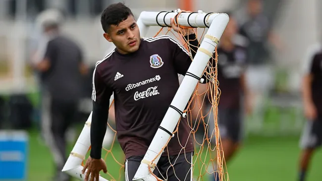 Alexis Vega en una práctica del Tri