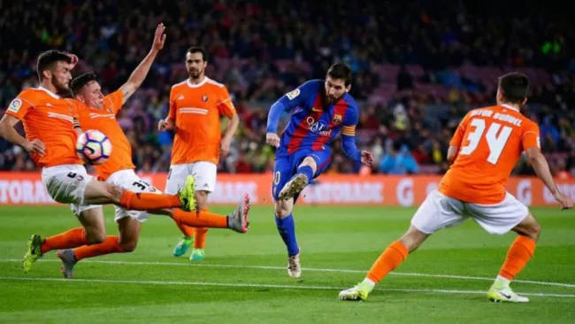 Messi, a punto de meter un gol