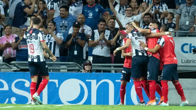 Jugadores de Rayados festejan diana de Funes Mori