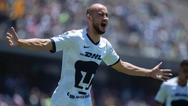 Carlos González festeja su gol ante el Toluca