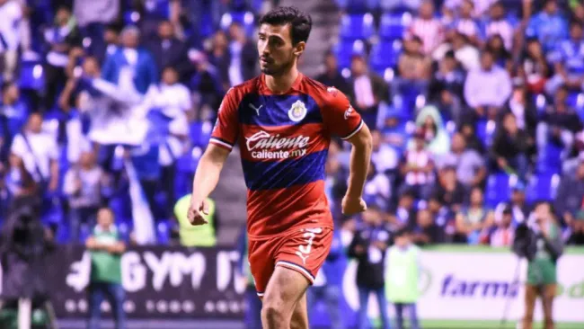 Oswaldo Alanís, en un juego con Chivas