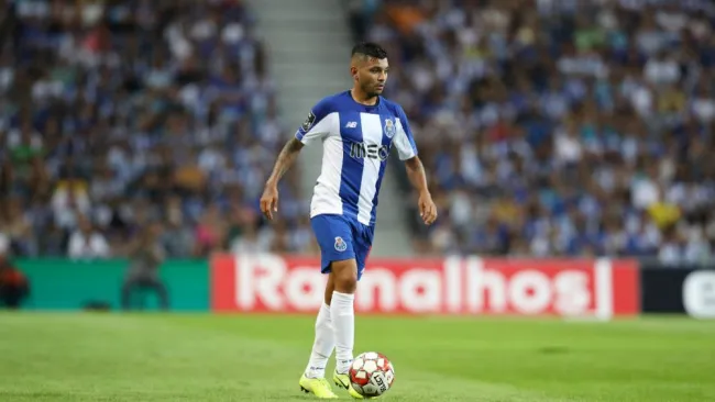 Jesús 'Tecatito' Corona en acción con Porto