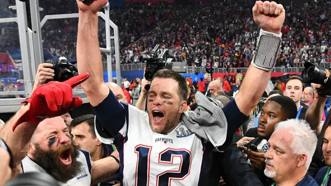Tom Brady celebra el título de los Patriots en el Super Bowl LIII