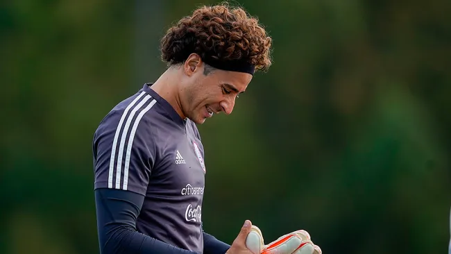 Guillermo Ochoa, en entrenamiento del Tri
