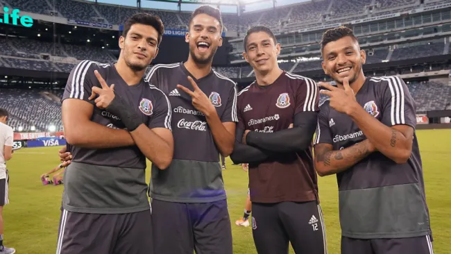 Raúl Jiménez, Diego Reyes, Hugo Gozález y Jesús Corona en la concentración del Tri