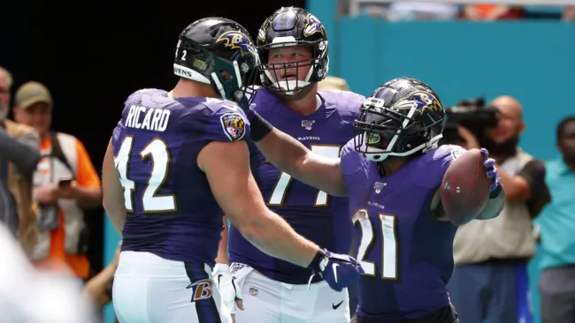 Ravens celebra luego de anotar un touchdown 