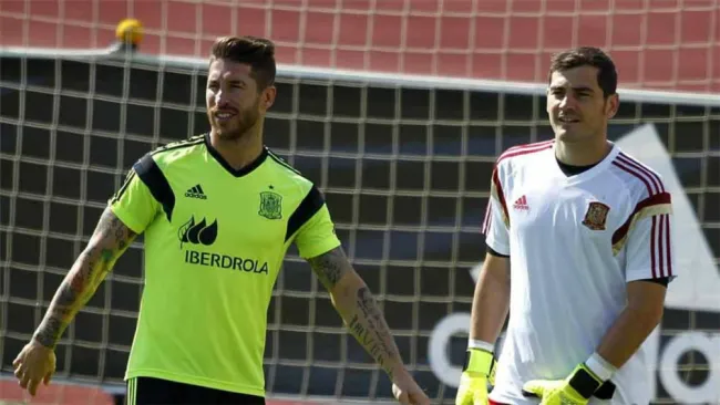 Iker Casillas y Sergio Ramos en un entrenamiento con la selección española