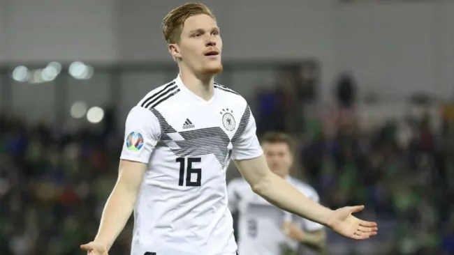  Halstenberg celebrando su anotación ante Irlanda del Norte