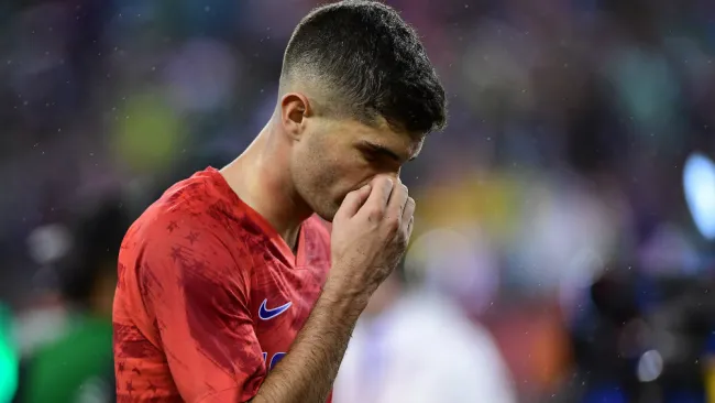 Christian Pulisic se lamenta durante un partido de Estados Unidos