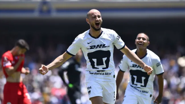 Carlos González celebra gol ante Toluca