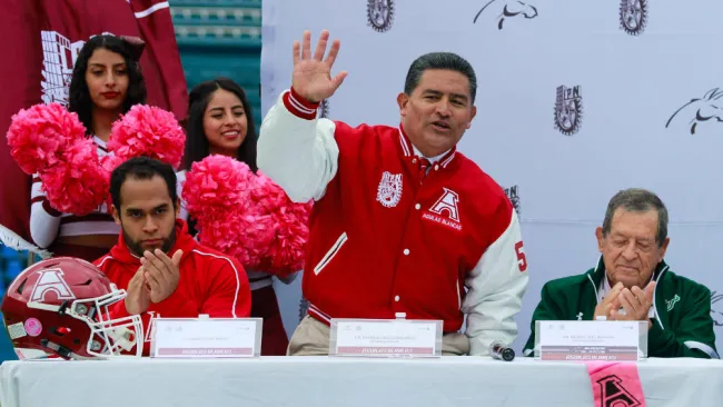 Enrique Zárate durante una conferencia 