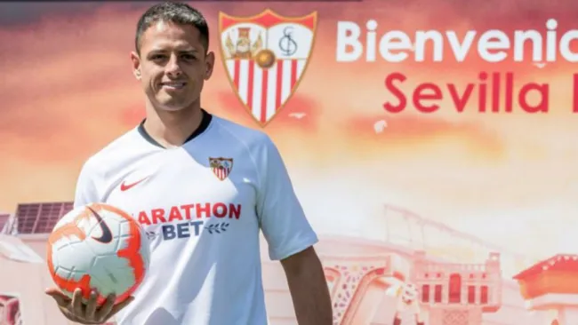 Javier Hernández, en su presentación con Sevilla