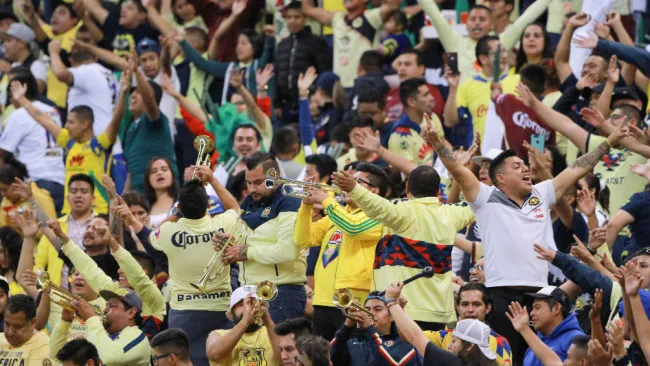 Afición del América en choque contra Pumas