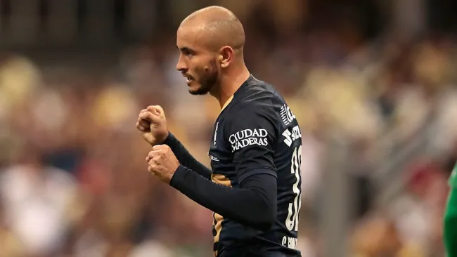 Carlos González en el partido contra América