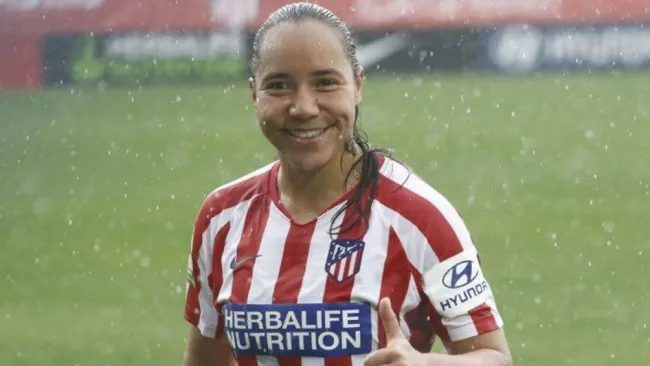 Charlyn, feliz tras haberse estrenado como goleadora colchonera