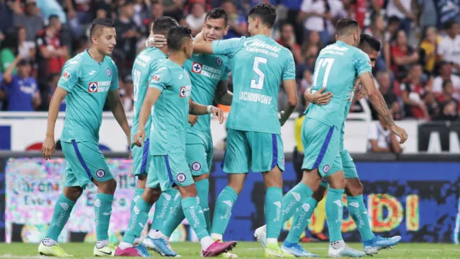Jugadores de Cruz Azul celebran una victoria en el A2019