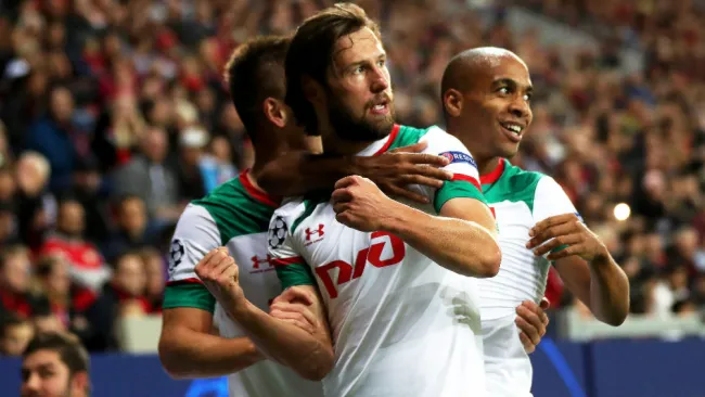 Jugadores del Lokomotiv festejan un gol