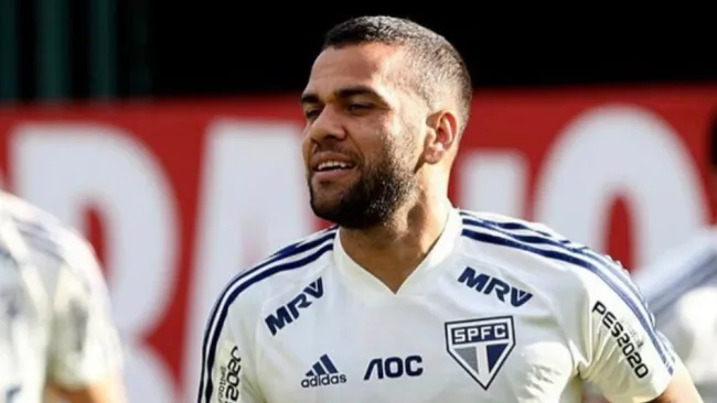 Dani Alves, en un entrenamiento del Sao Paulo