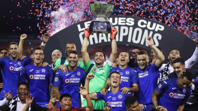 Corona levanta trofeo de Leagues Cup