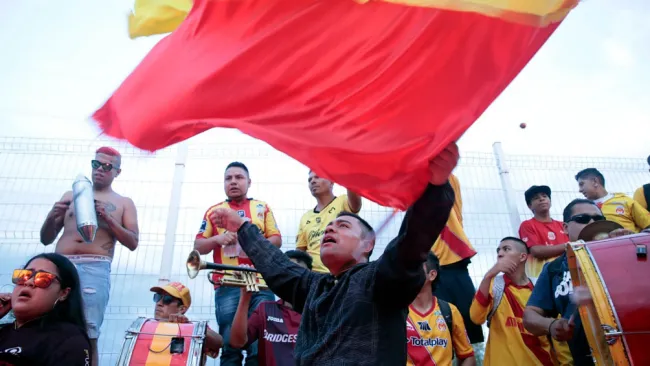 Afición de Monarcas previo al duelo contra Chivas 