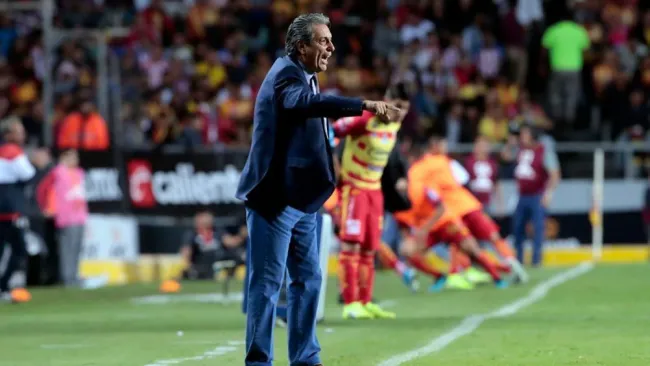 Tomás Boy en el partido contra Morelia