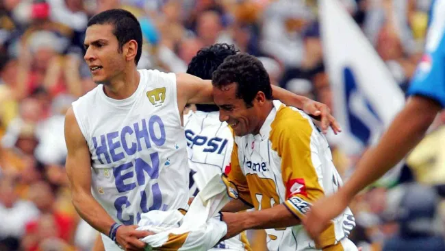 Jaime Lozano y su festejo con la mítica playera