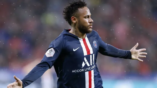 Neymar celebrando su anotación con PSG
