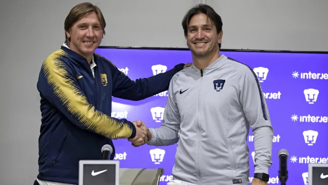 Leandro Augusto cuando presentó a Bruno Marioni como técnico de Pumas